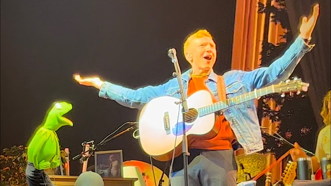 Tyler Childers w Kermit the Frog - Movin' Right Along (The Muppets) 5/28/2024 MSG, New York, NY