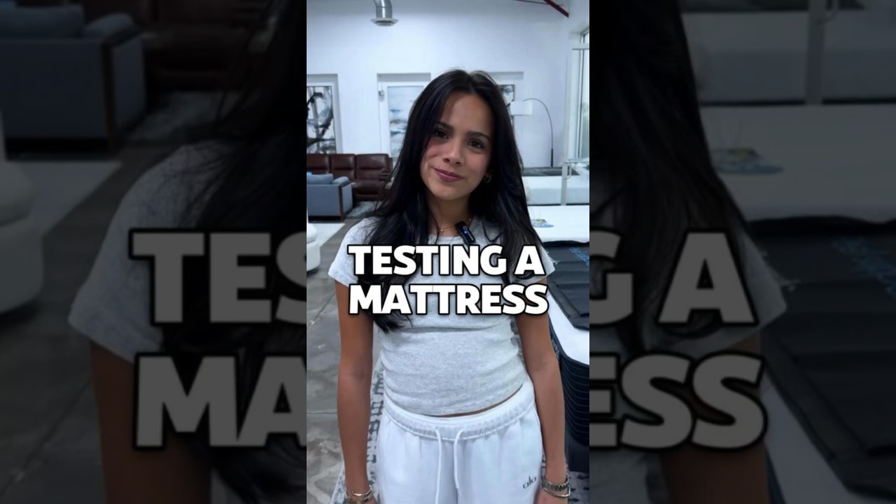 🛌 Discover how customers test mattresses #SleepComfort #mattressshopping #Mattress