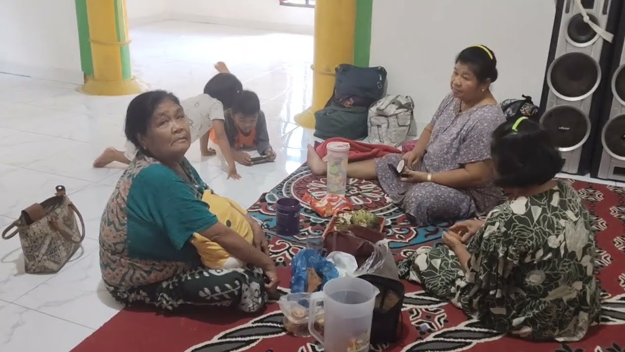 Kita harus nginap disini saat antar mamak balik kampung