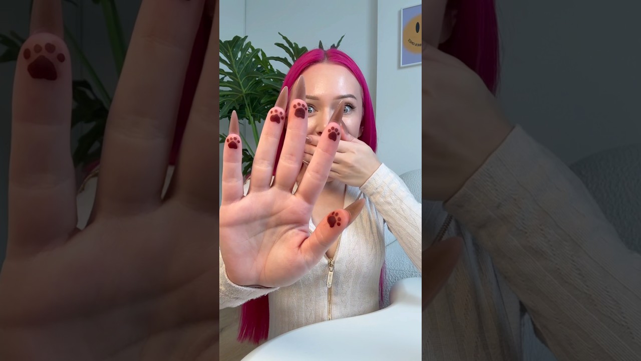 Henna cat paws 🐾 Uhh, so cute 🥰