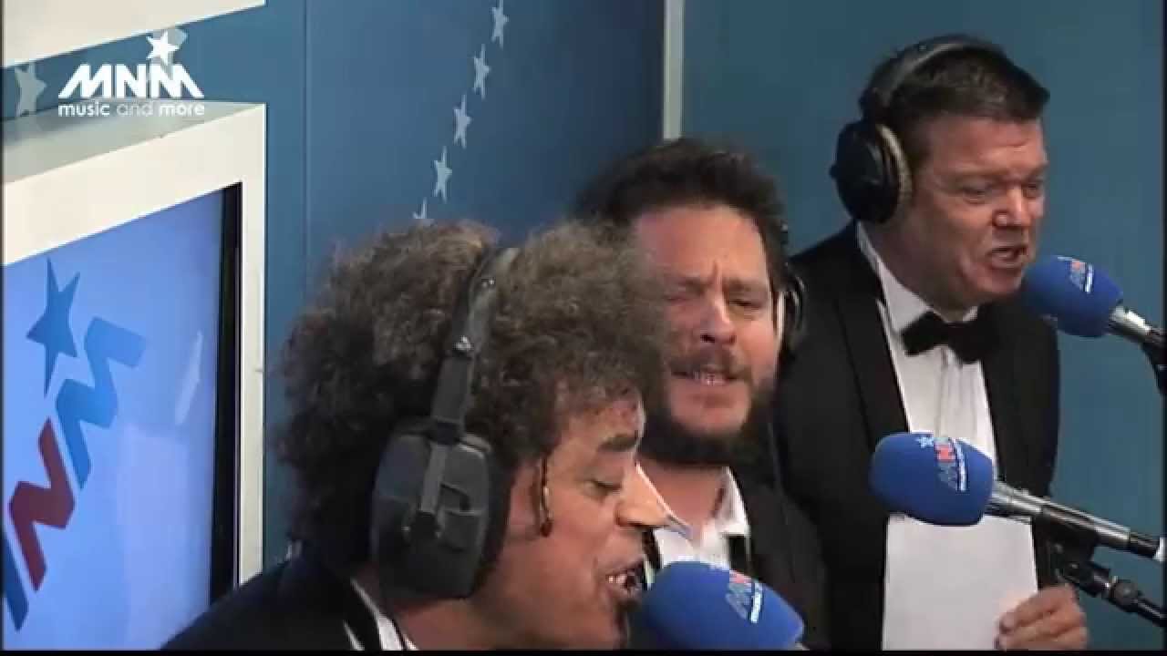 [VIDEO] De Grungblavers met Does Your Mother Know
