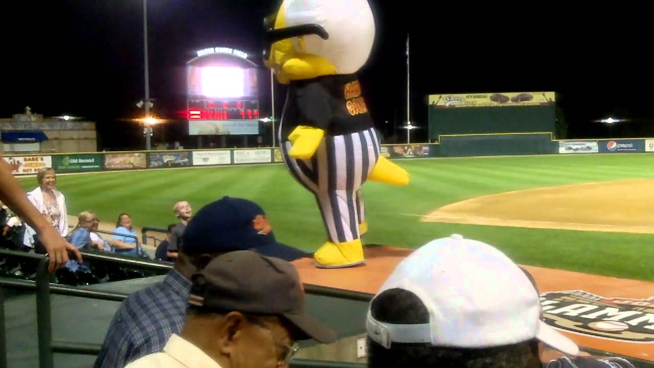 Zooperstars visit to Joliet Slammers 2012