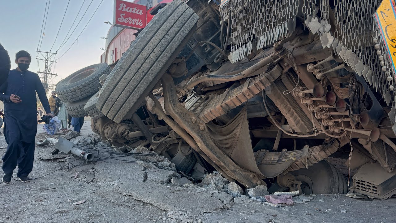 Complete Brake Failure &mdash; Truck Went Out of Control and Crashed Into a Shop