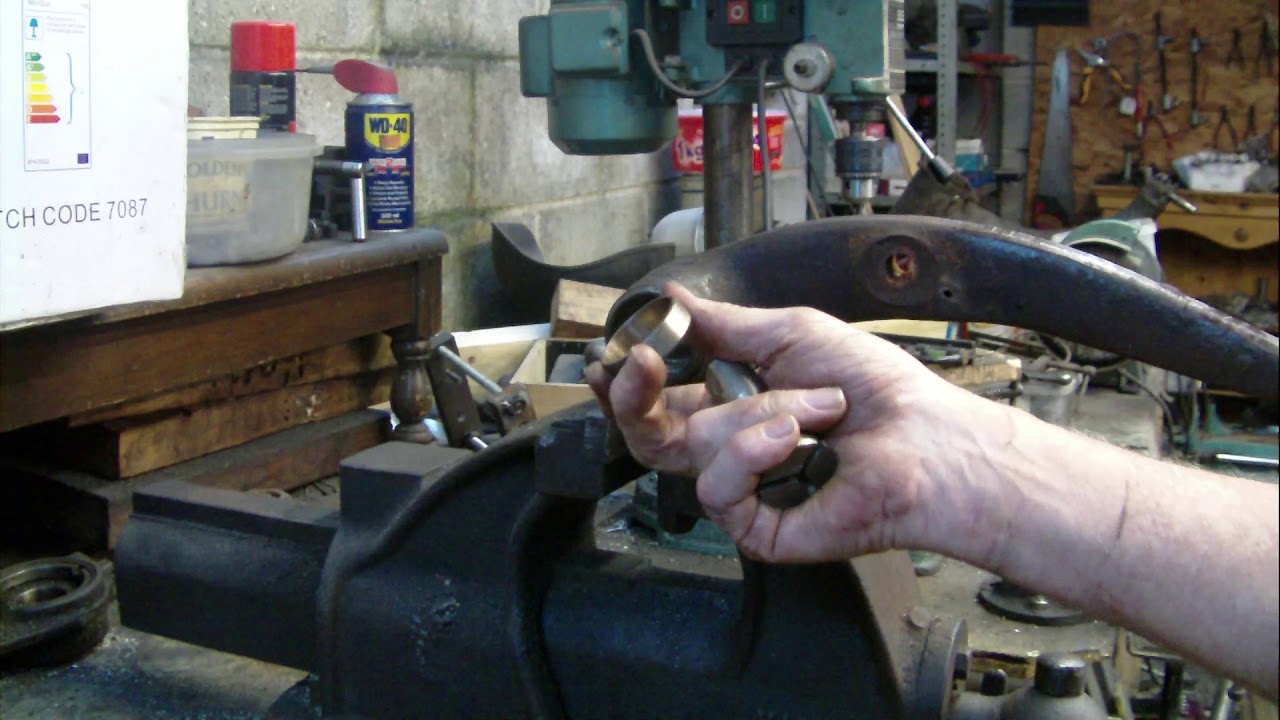Citroen CX suspension arm repairs. Taking things to pieces.