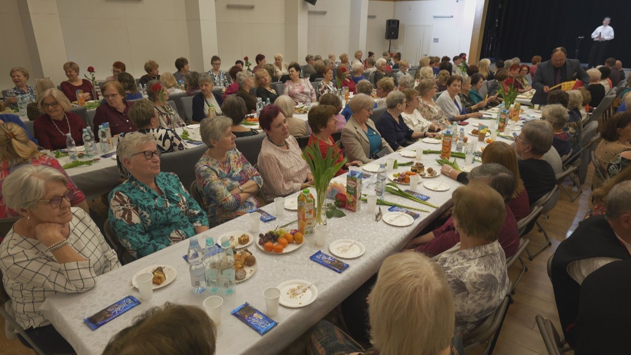 Seniorzy świętowali Dzień Kobiet | Telewizja Kanał S