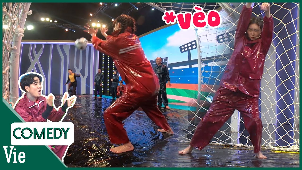 Lan Ngọc xuất thần đỡ bóng từ cú sút của Trường Giang nhưng đối đầu Tiến Luật thì thua dập mặt