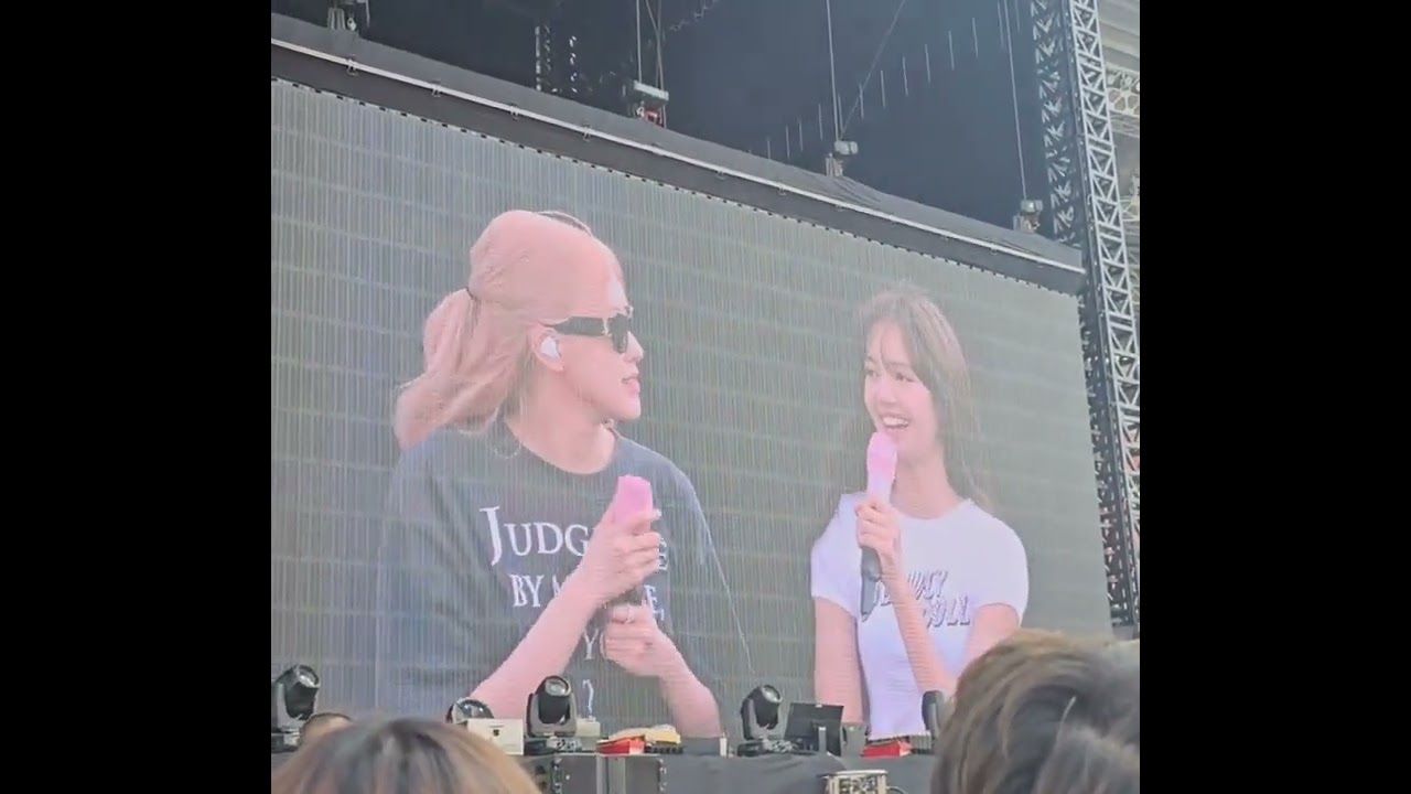 Blackpink Lisa Speak Thai language with rose fancam at bornpink world tour encore in Bangkok day 1