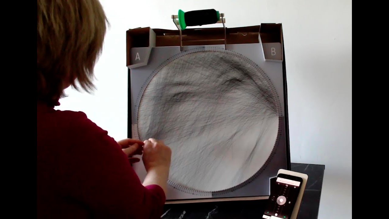 #картина_своими_руками  Из 3-километровой непрерывной нити сделала собственный портрет.