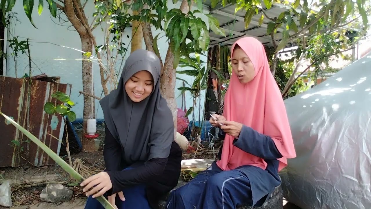 Membuat Sapu Lidi