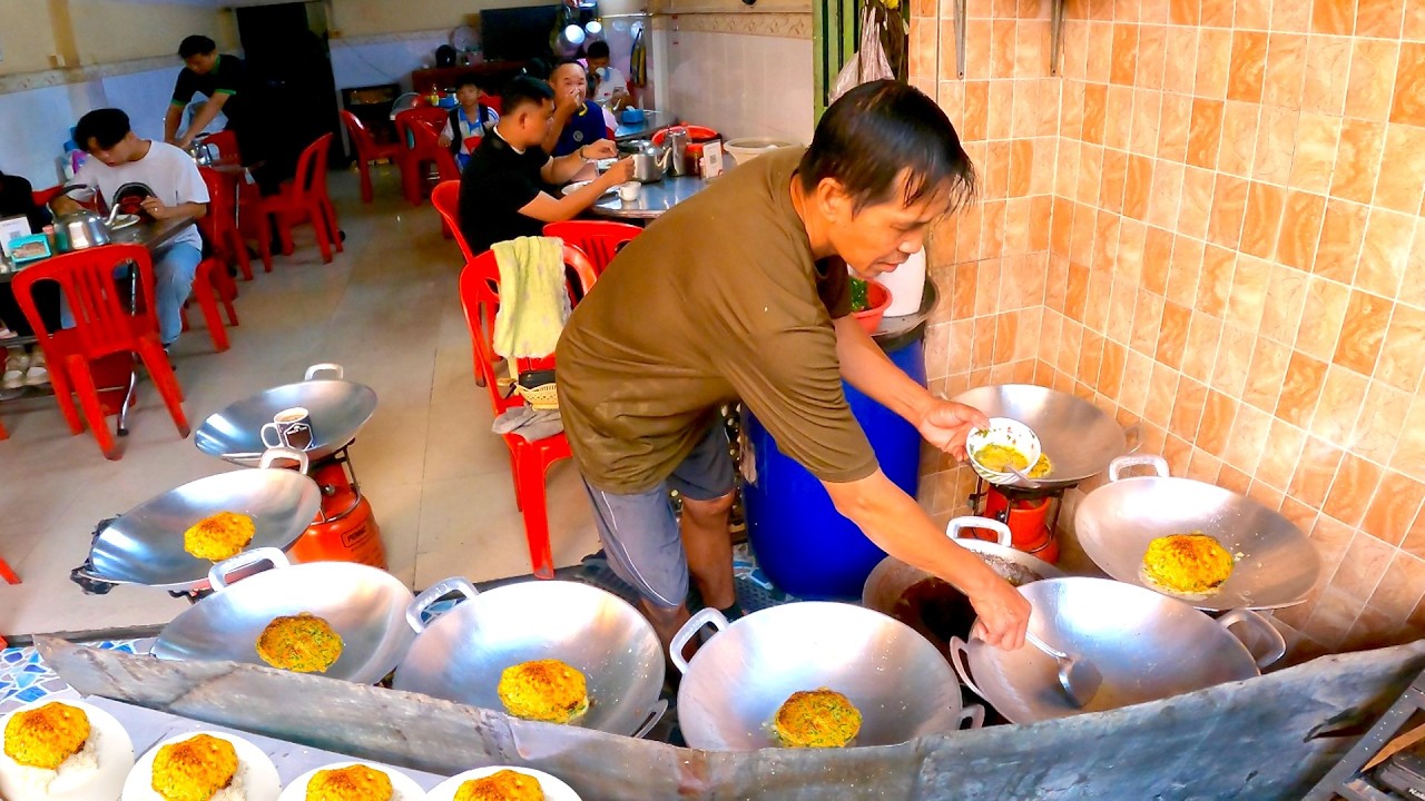 8 Hands Grandpa Fries Eggs with 8 Pans?! Legendary Cambodian Street Food 🇰🇭