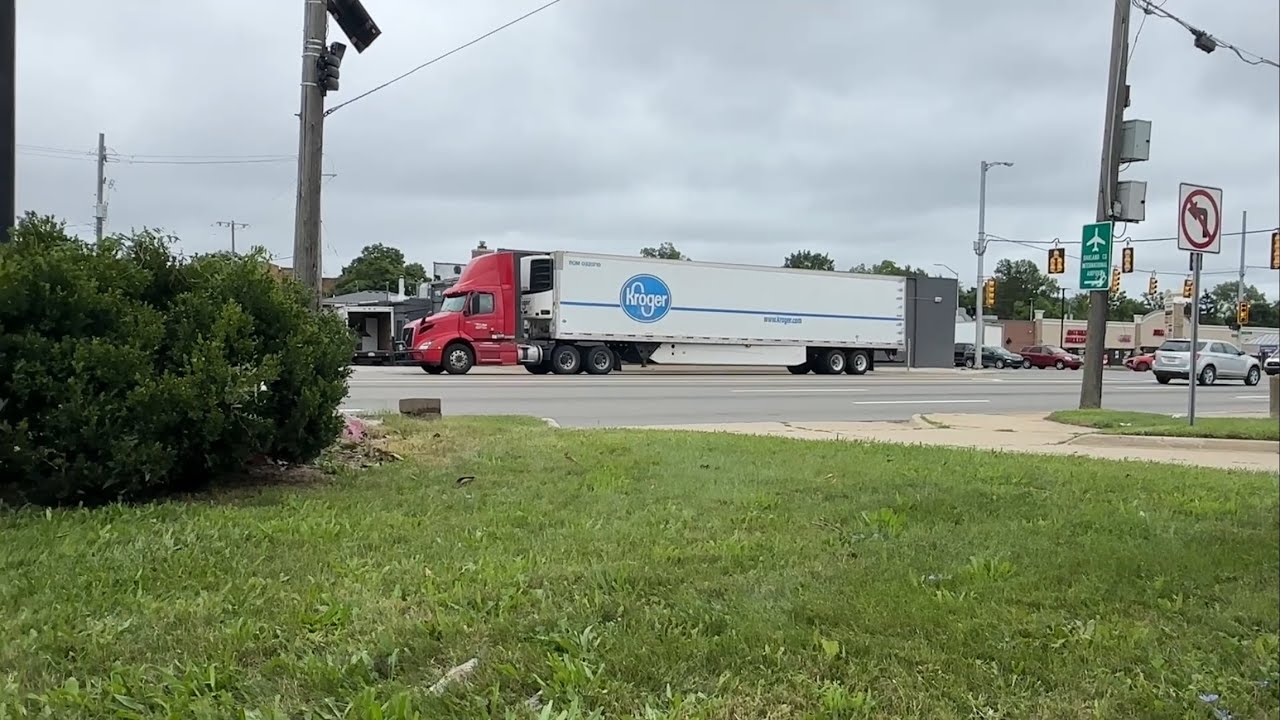 Truck spotting/ Some Honks 🫶🏿💜