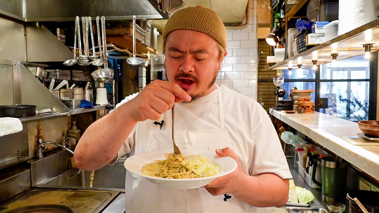 Профессионал научит вас готовить настоящий ресторанный вкус пасты с капустой и анчоусами.