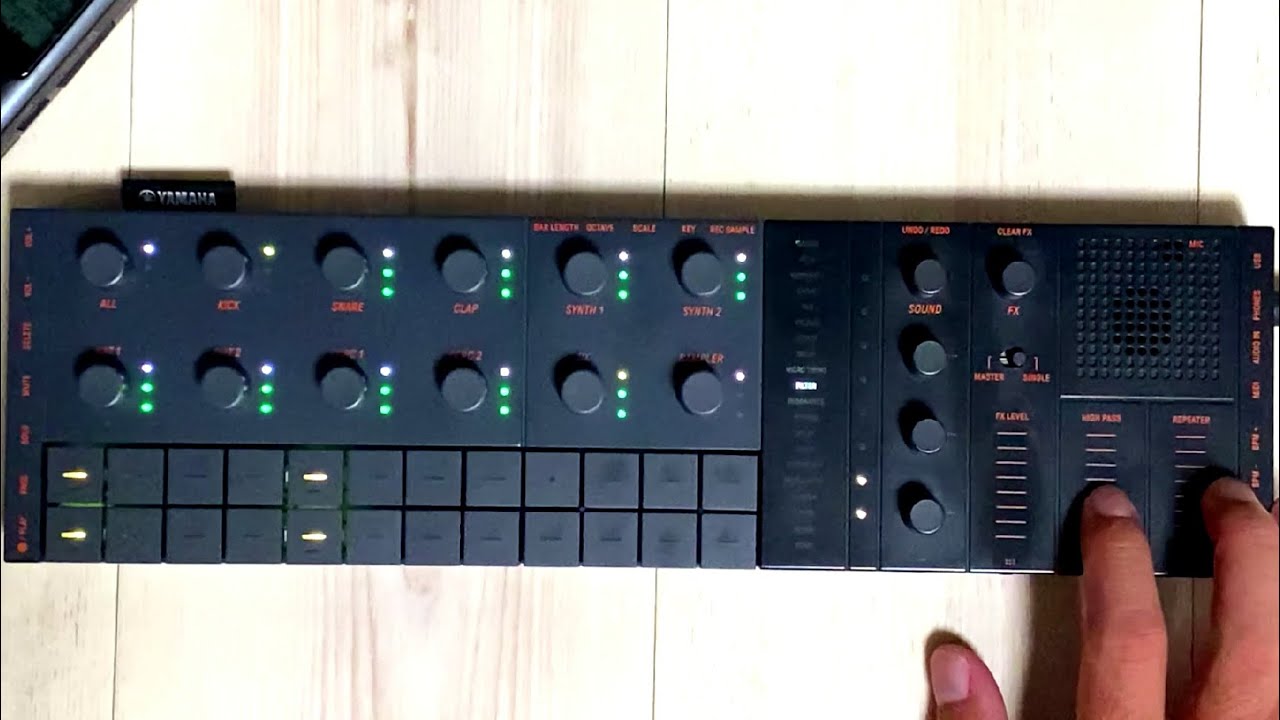 Distortion + Noise + Techno (YAMAHA SEQTRAK)