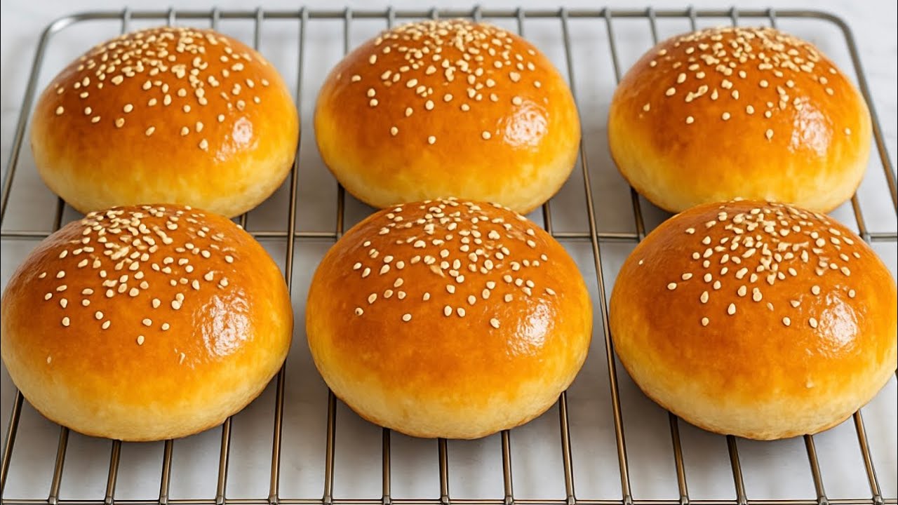 The Burger Bun Recipe That Chefs Don’t Want You to Know 🍔