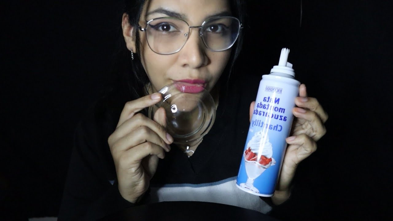 Asmr comiendo crema batida en platito de vidrio