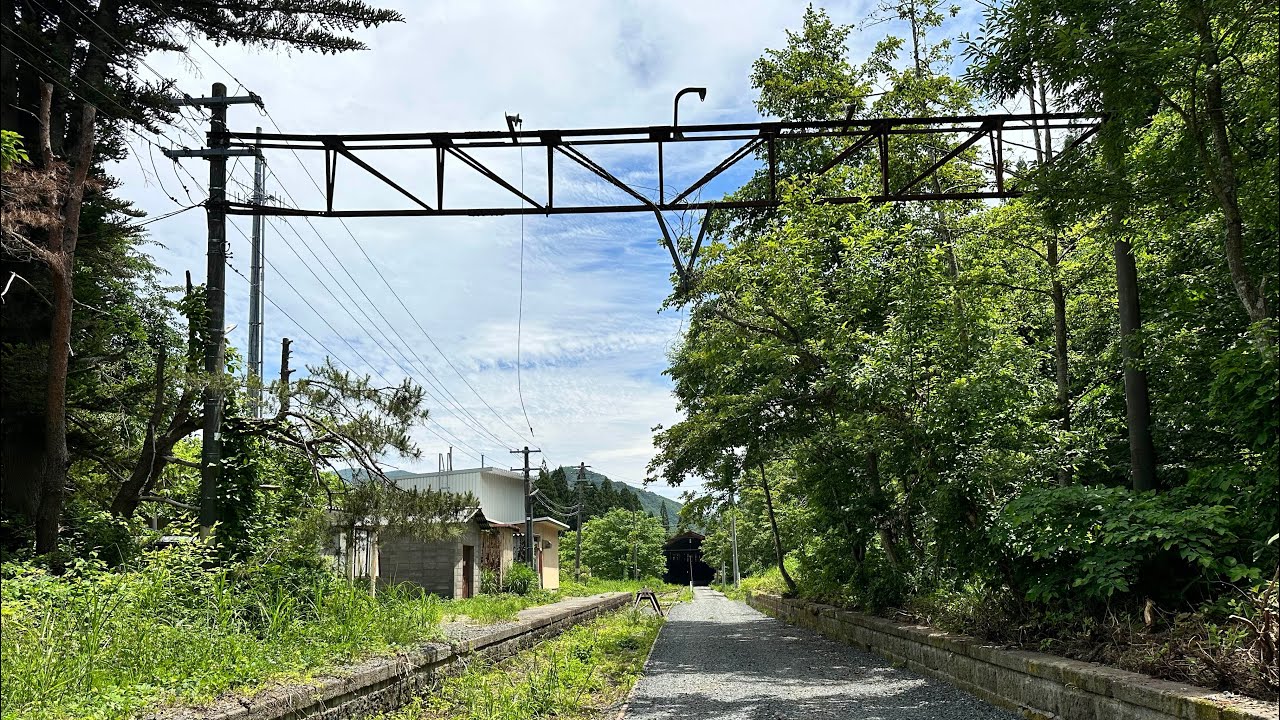 ［奥羽本線  大沢駅］山形県  廃道を通って秘境駅へ  おっさんがブツブツ言いながら歩く動画です