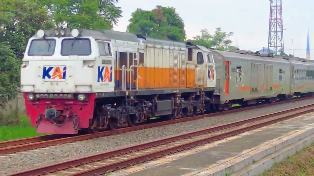 Kompilasi Kereta Ngebut KA Papandayan, KA Malabar, KA Cikuray, KA Parcel Selatan, Dan  KA Lokal