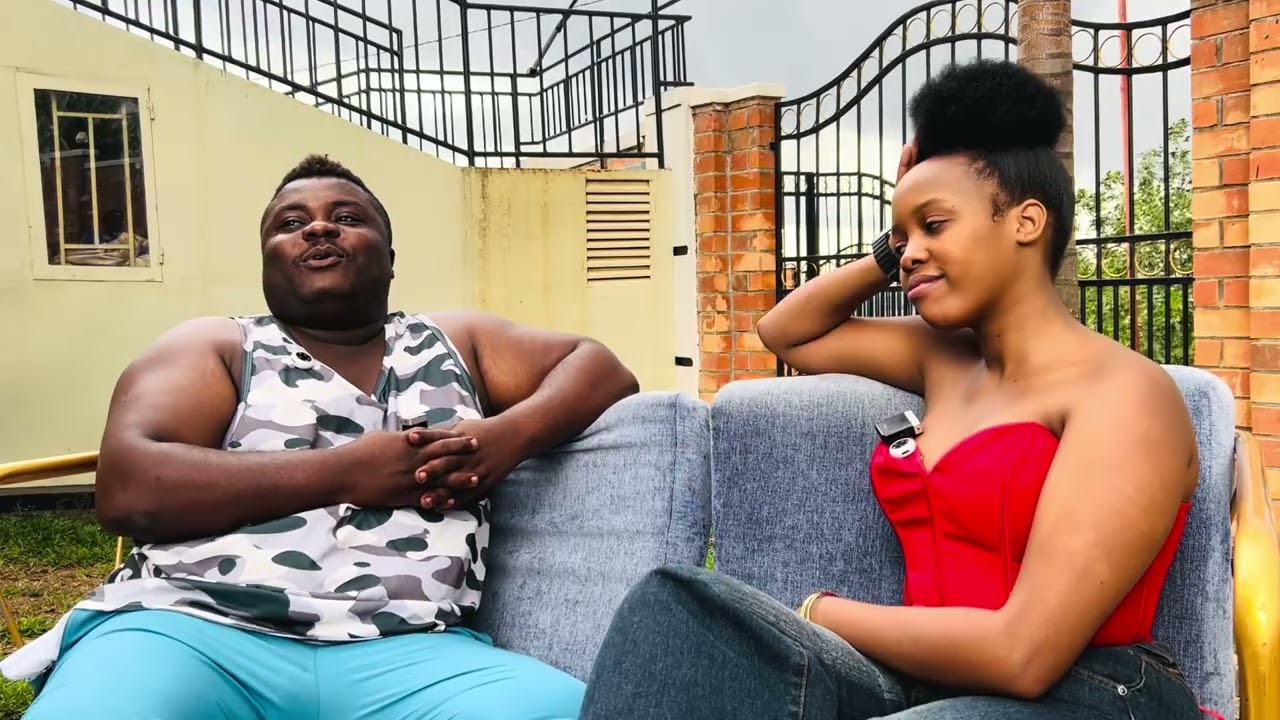 MIA usigaye akundana na REGIS wa Micky na Queen wa nizo aje kwiyama abamugendaho yarakaye cyane.