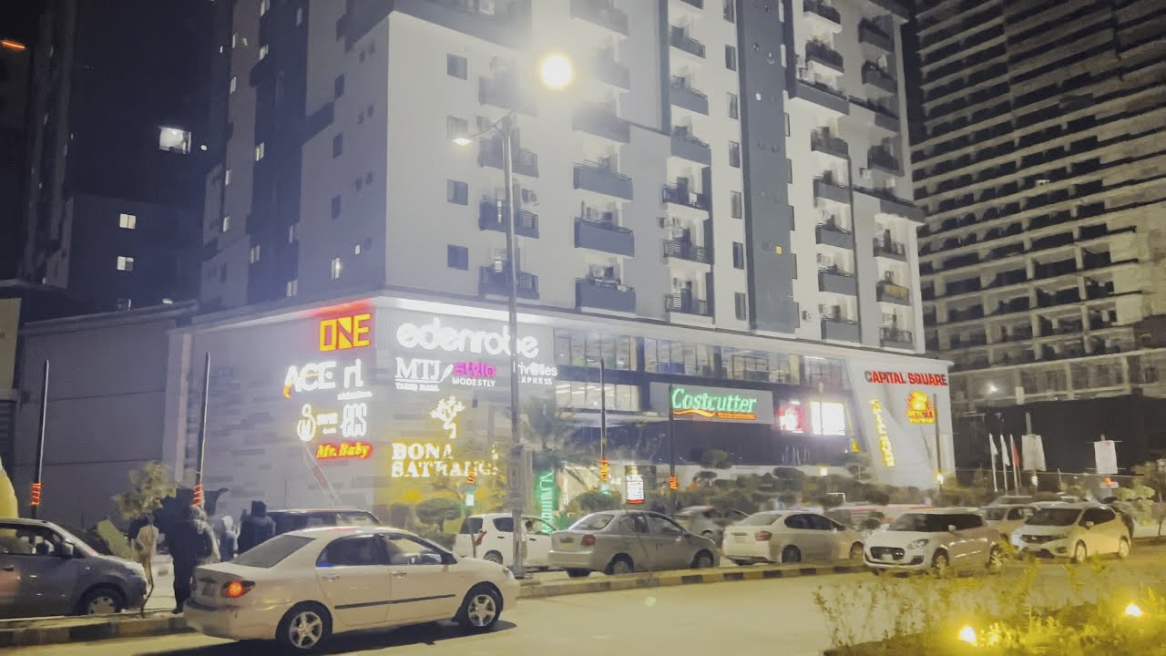 Exploring the Night Life of Multi Gardens B17 - Part 1