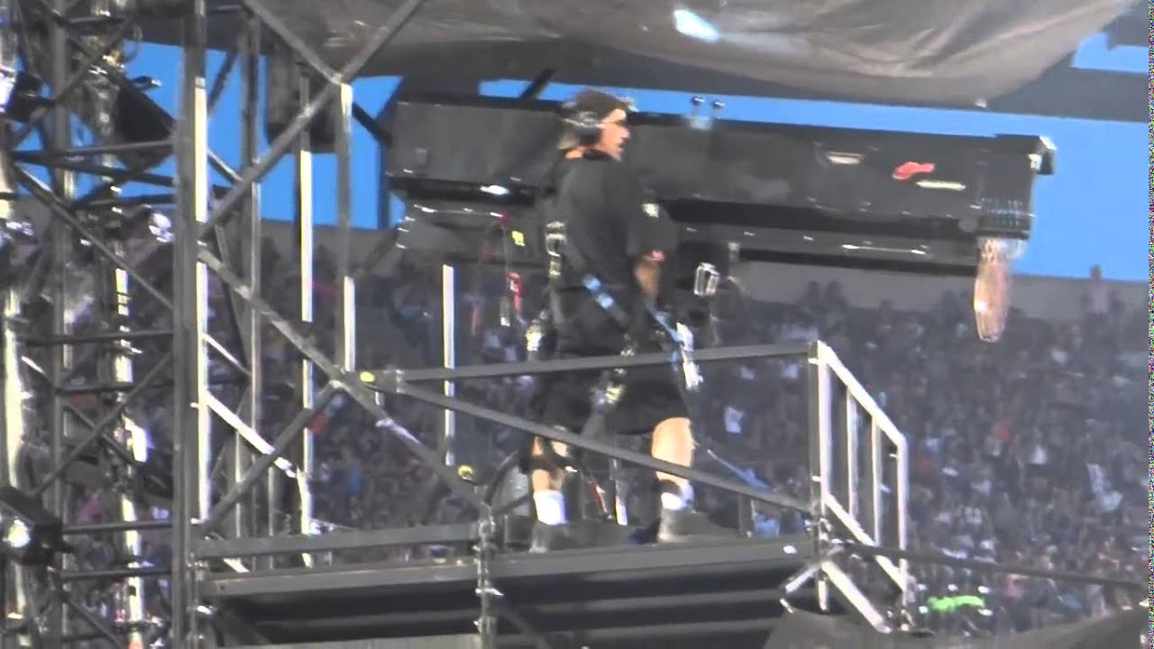 Dancing Spotlight Operator - Metlife Stadium - 8/4/14
