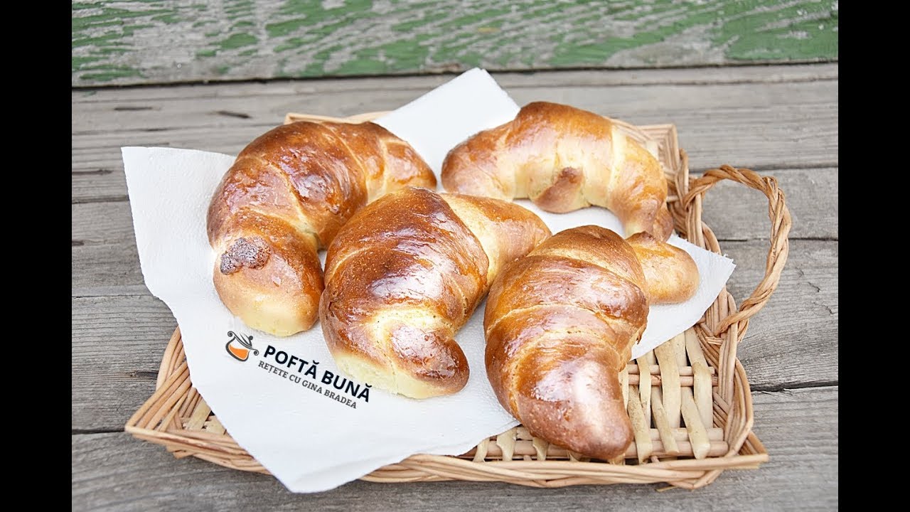 Cornuri pufoase din aluat dospit, cu rahat si halva, reteta de post | Gina Bradea