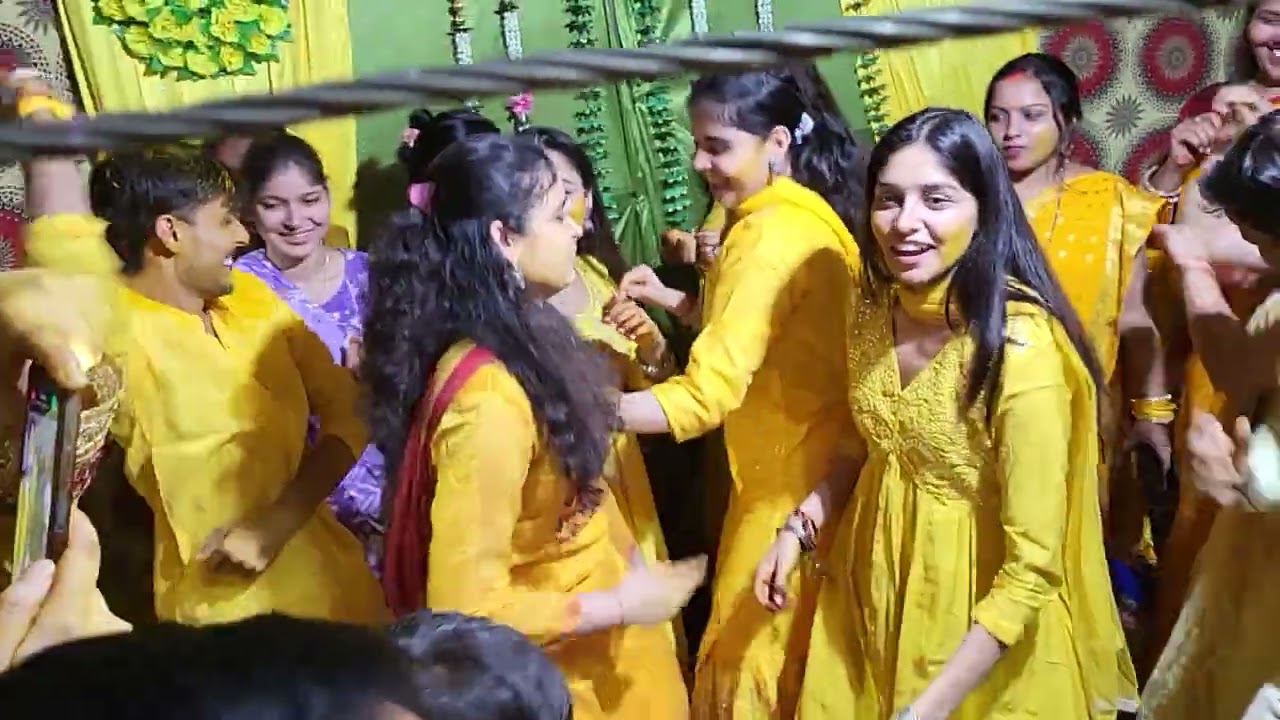Sooraj ki shaadi - Haldi  event -  Lipstick song 