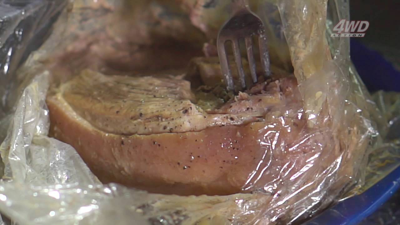 Pulled Pork Burgers - Bush Cooking 4WD Action