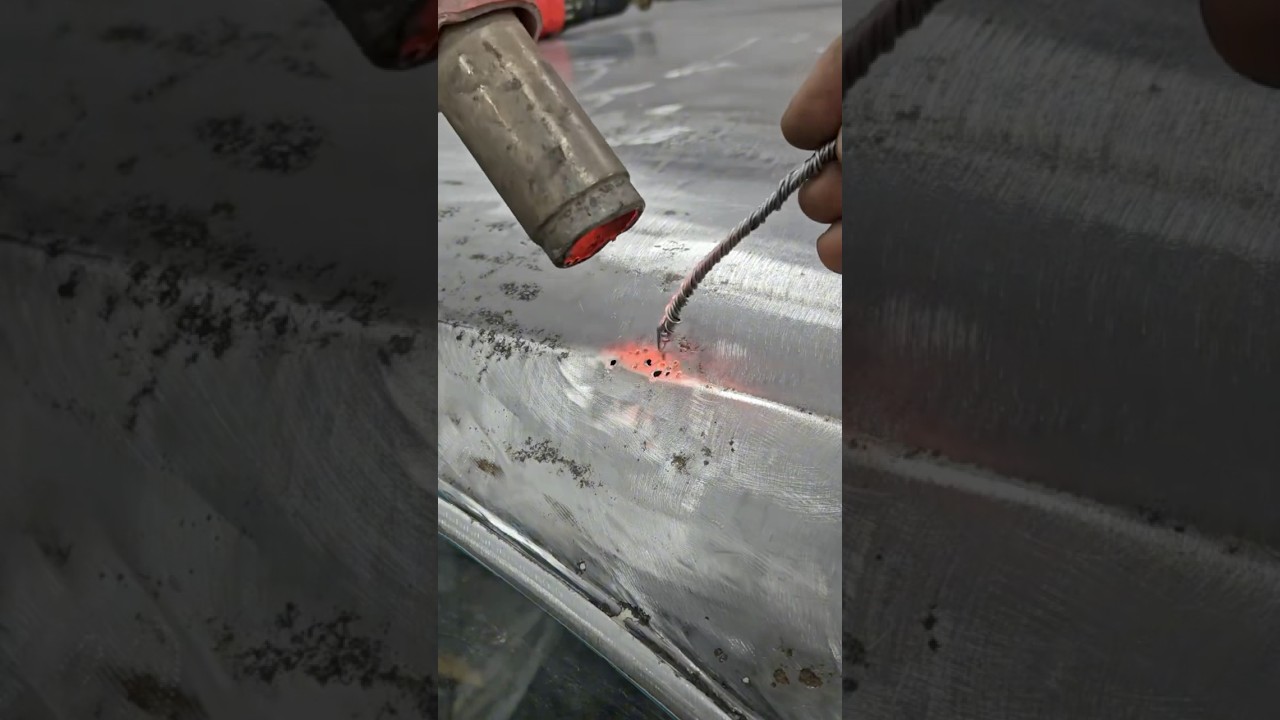 Solda com estanho em chapa automotivo - pega esse recurso #funilaria #funilariaepintura