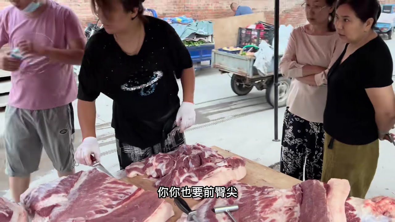 北京大集黑猪肉卖的真猛，越肥卖的越快，看看今天多少钱一斤了？ #放心肉 #正宗土猪肉 #黑猪肉 #生态黑猪 #农村土猪 #舌尖上的美食