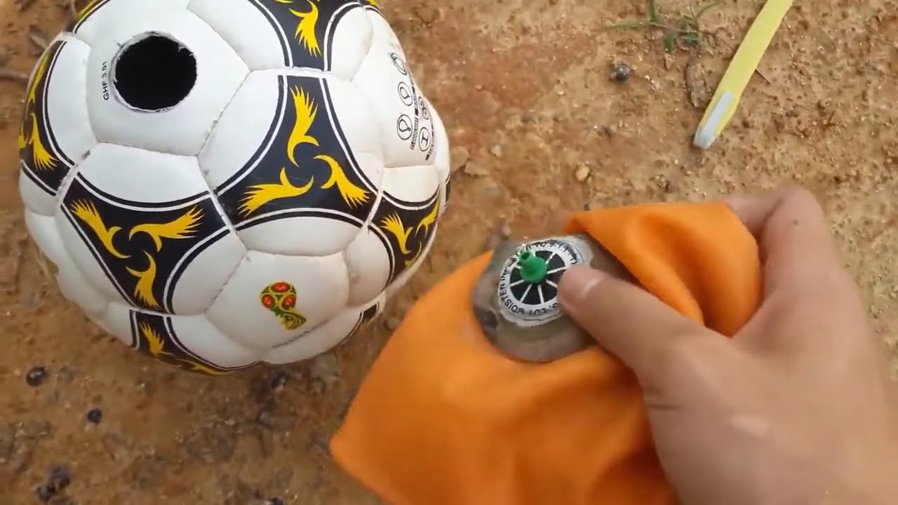 Cách Vá Bóng Đá Bị Thủng ( Đá Bóng Vào Bụi Gai Bị Xì Hơi)