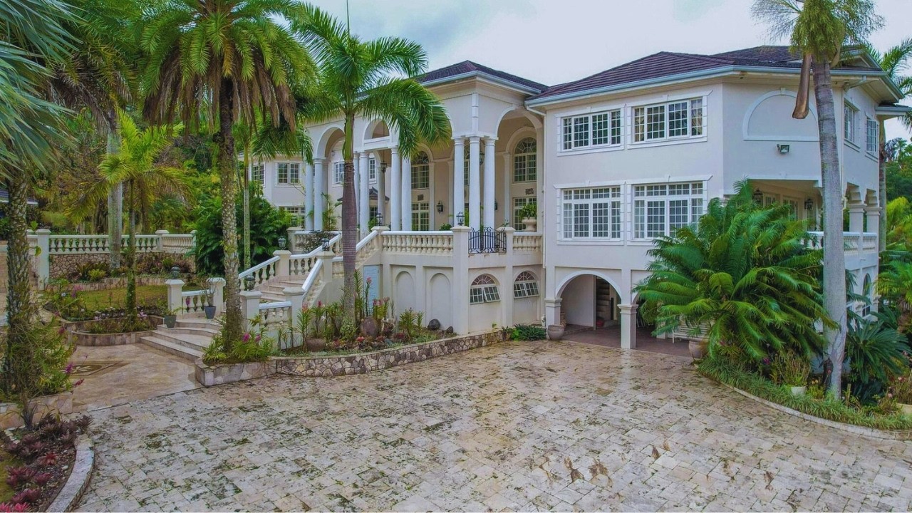 PARADISE AWAITS | 7 Bedroom 10 Bathroom House For Sale At Grove Road, Mandeville, Jamaica