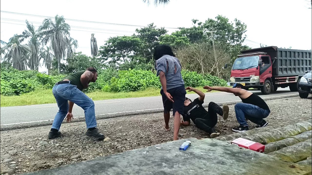 PENGEMIS BERHASIL MEMBURU TIGA PREMAN YANG MENGHABISI ORANG TUANYA