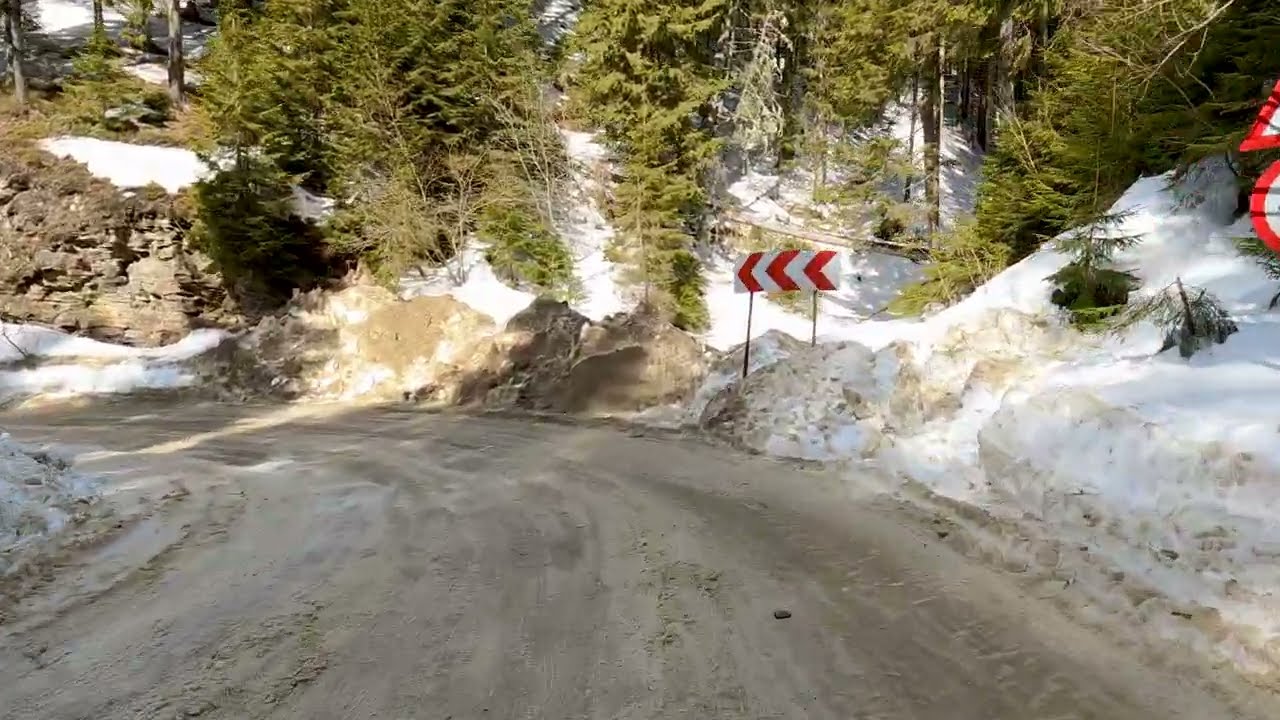 Driving in Romania - Parcul Natural Bucegi / Carpathian. Pestera Ialomitei - Cabana Dichiu. 4K