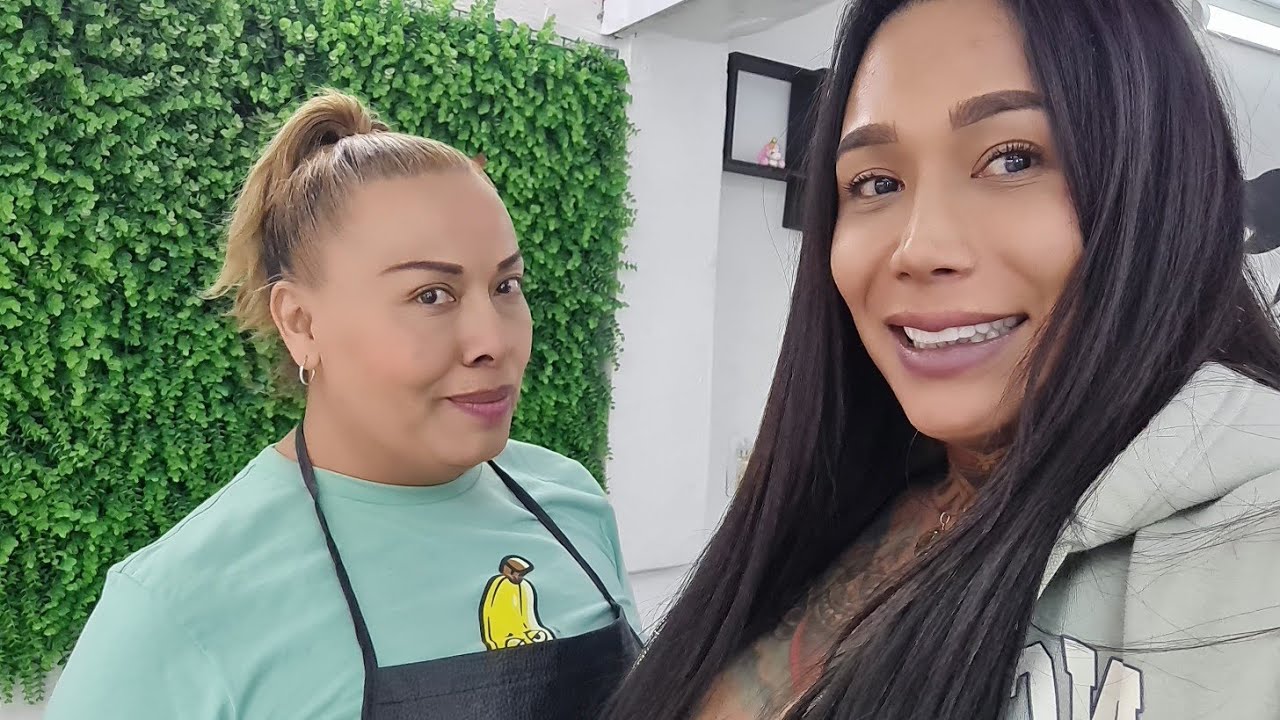 en el salon con yumi como estan