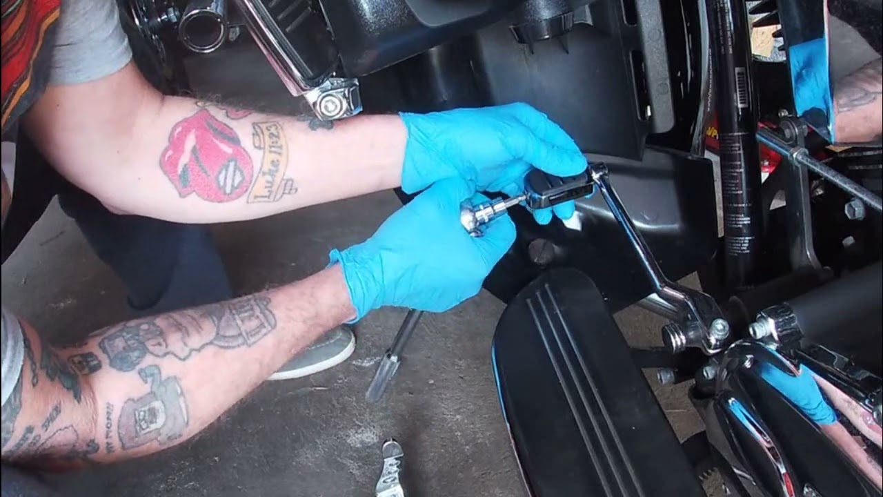 2016 Street Glide FLHXS shifter peg swap out to streamliner peg