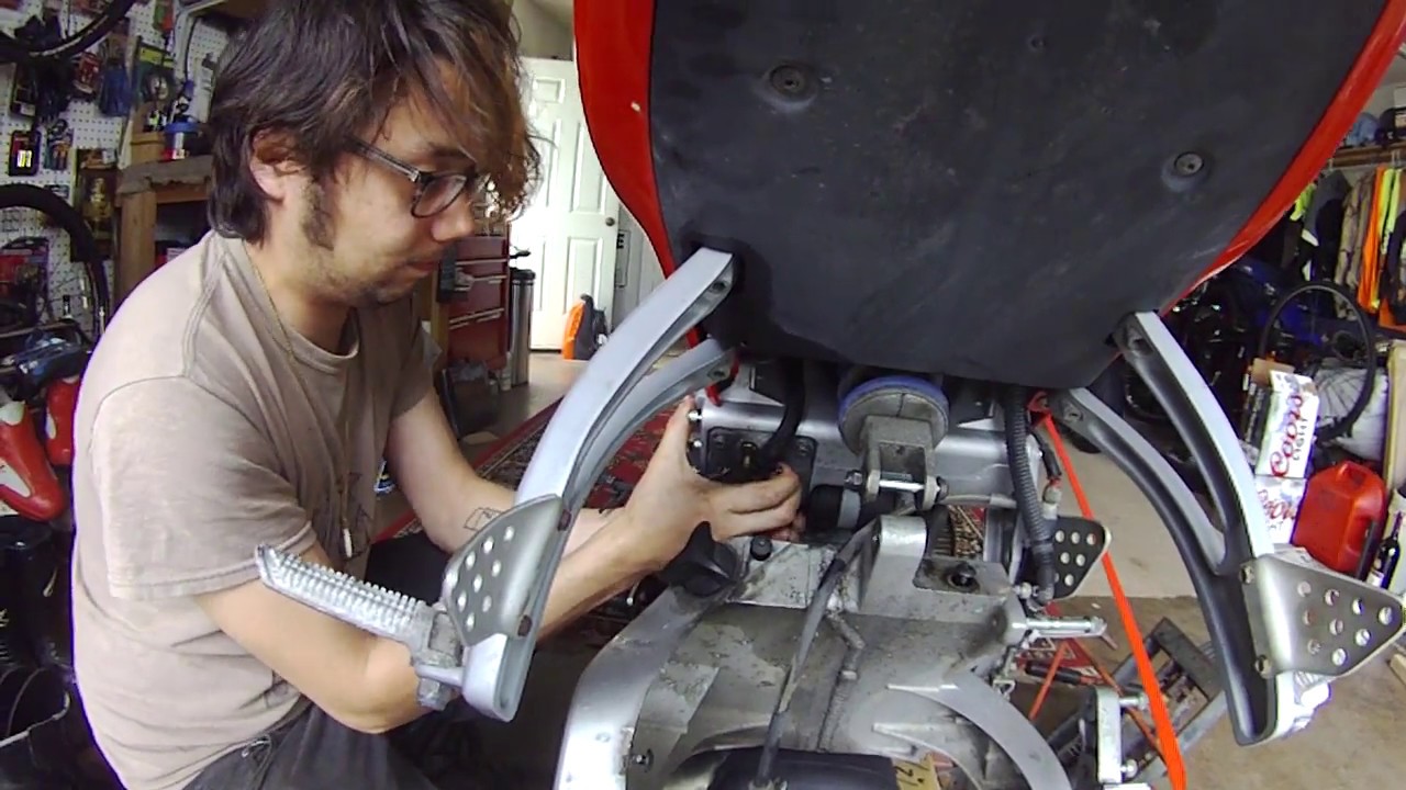 Buell XB9r Firebolt Resurection Fuel Pump Remove and Replace Rubbish Italy