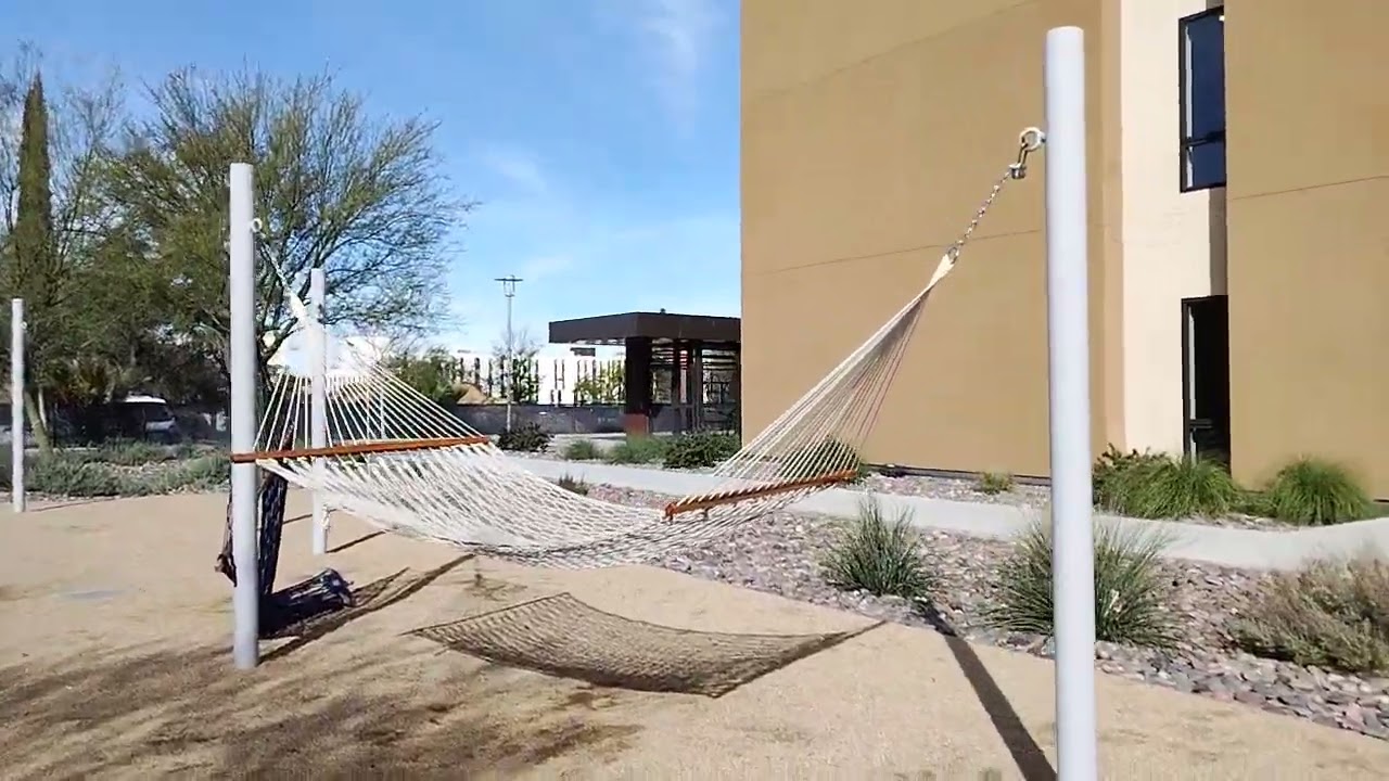 Me-time maksimal: Menikmati suasana pagi yg sejuk di atas hammock jaring