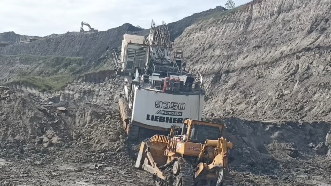 Liebherr's R9350 in action
