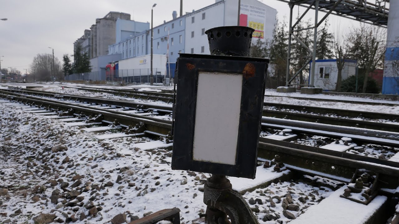 CZY ROZJAZDY MUSZĄ POSIADAĆ LATARNIE ZWROTNICOWE ?