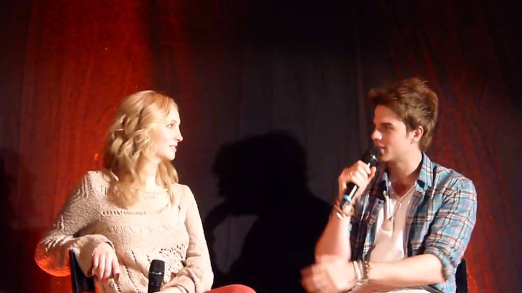Candice and Nate at BloodyNightCon Europe brussel Nate talking about hitting Ian with the bat