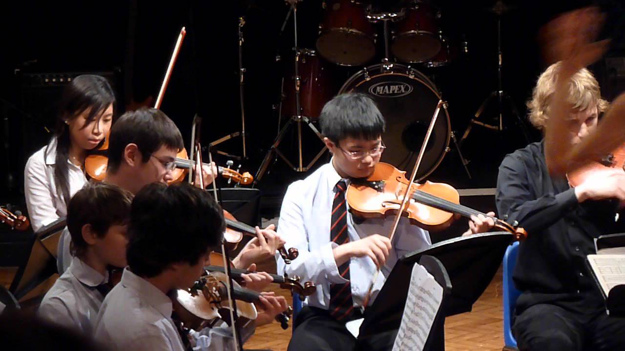Reed's School String Orchestra: Mozart's Eine Kleine Nachtmusik No. 4