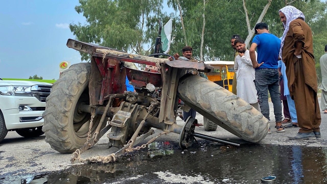Tractor Breakdown on Road – Axle Damaged and Repaired Immediately