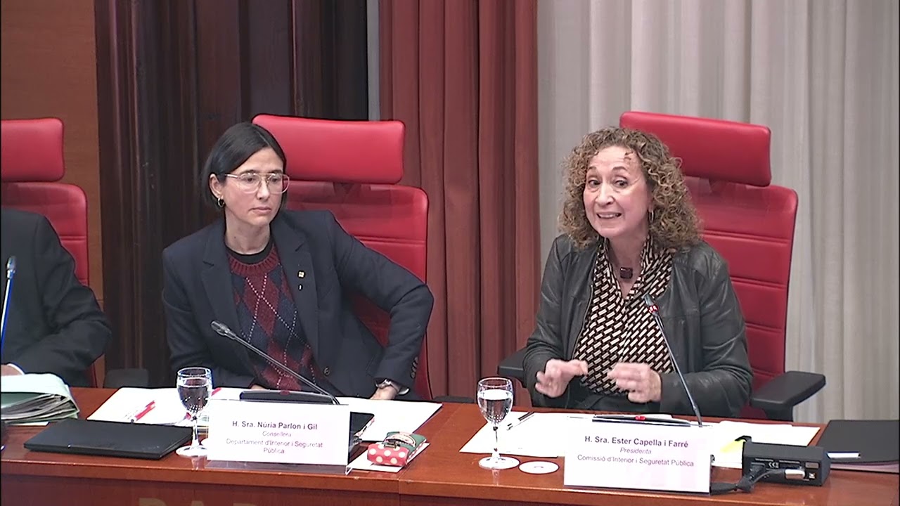 Picabaralla entre Xavier Pellicer (CUP), Núria Palon (Interior) i Esther Capella al Parlament