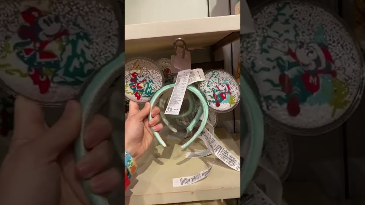 NEW Disney Christmas Snow Glove Minnie Mouse Ears 😮 #disneyparks #disney
