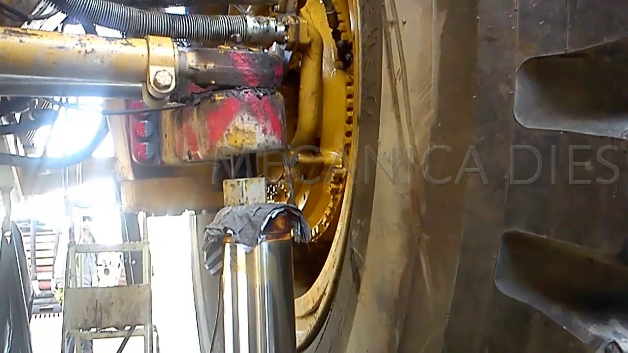 Remoción de ball stud camion caterpillar 793D con gato hidráulico de 150 toneladas