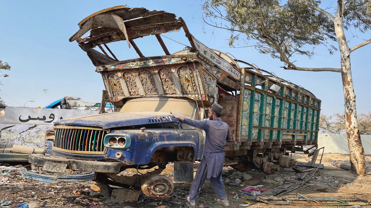 Pakistani jugaad mechanic dismantles old Bedford and turns it into a powerful truck