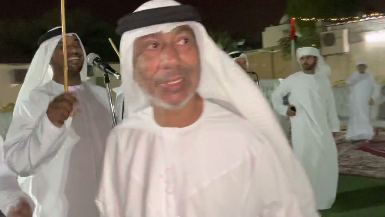فرقه سالم بخيت الراشدي /معه الشاعر مطر النيادي  في بحر تسعين