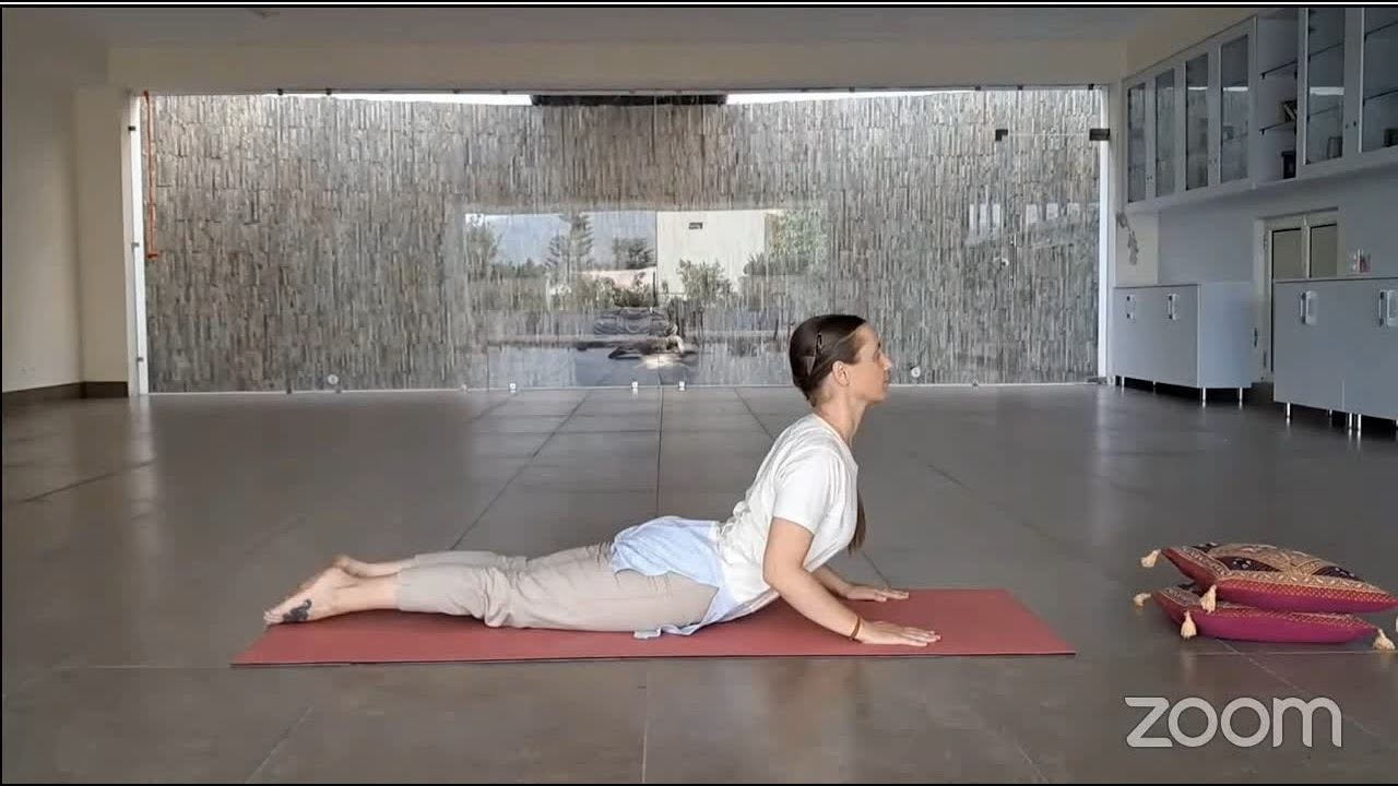 Maharishi Yoga Asana with German Voiceover  - योग आसन महर्षि - Йога Асана Махариши на немецком
