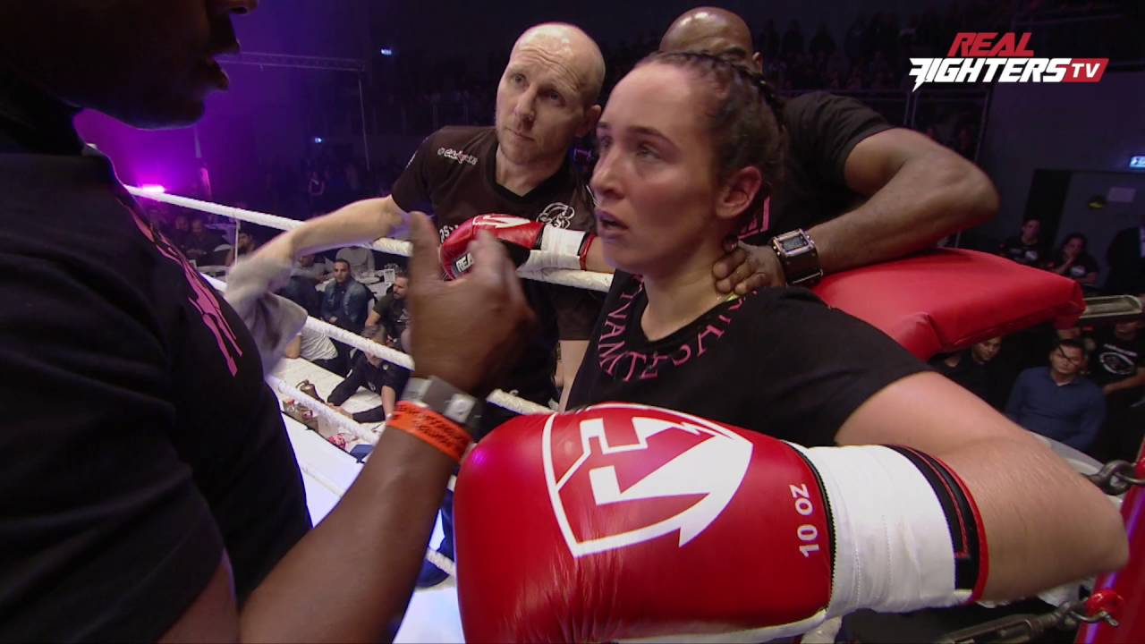 Ilsury Hendrikse vs Samantha van Doorn Real Fighters AN2R 2015