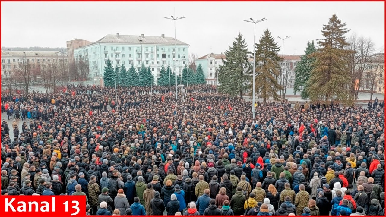 Восстание против Москвы в российских регионах; внутренние конфликты приводят к краху России.
